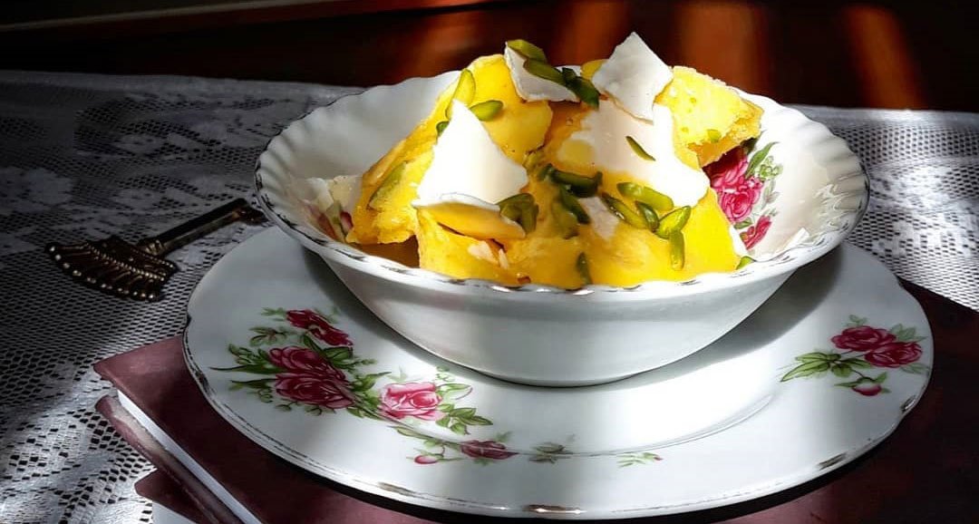 طرز تهیه بستنی سنتی زعفرانی خوشمزه به روش قنادی در خانه