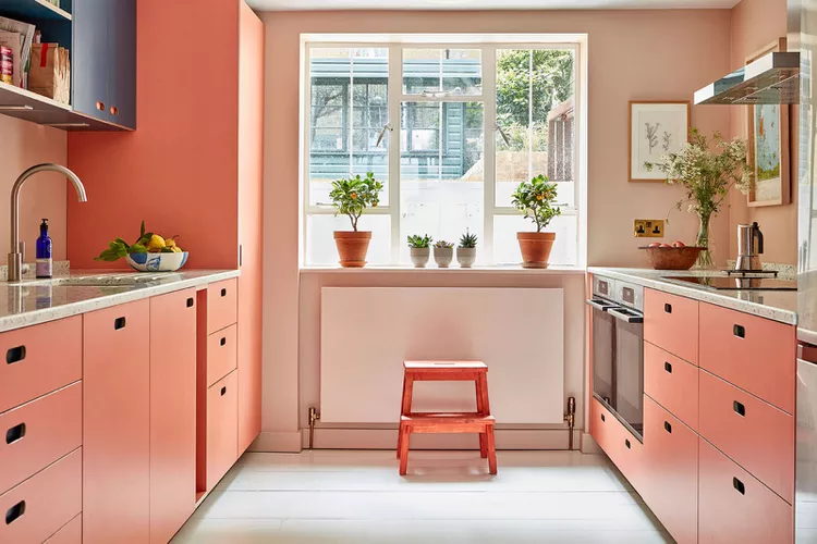 طراحی داخلی آشپزخانه با رنگ هلویی