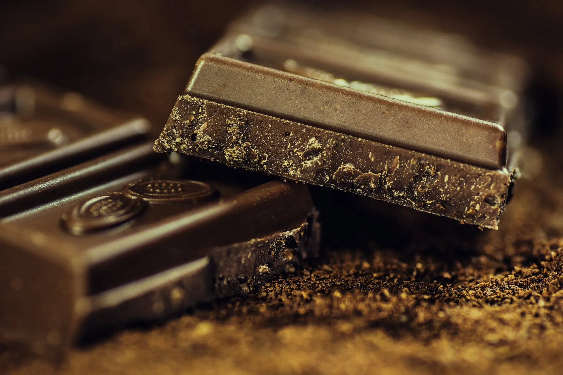شکلات تلخ از مواد غذایی بسیار مفید برای افزایش جریان خون بدن است