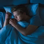 تأثیر نور بر خواب : چگونه رنگ‌های مختلف بر کیفیت خواب تأثیر می‌گذارند
