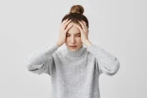 10 تا از شایع ترین علامت های فیزیکی اضطراب شدید که نمی دانستید