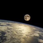 روی پنهان ماه: چرا ما فقط یک سطح ماه را می بینیم؟