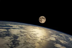 روی پنهان ماه: چرا ما فقط یک سطح ماه را می بینیم؟
