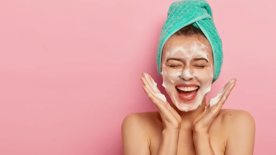 بهترین ژل شستشوی صورت کدام است؟ راهنمای انتخاب فیس واش